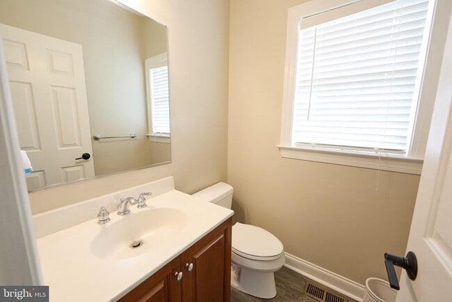 Building Photo - 1401 Hampstead Ct