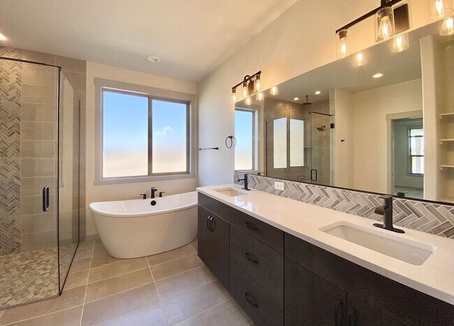 Building Photo - Stunning Southridge Rental with RV Garage & Luxury Finishes!