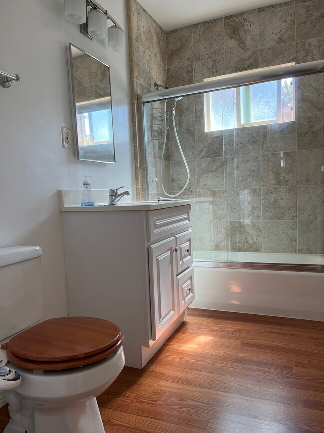 Building Photo - 511 Broadway St