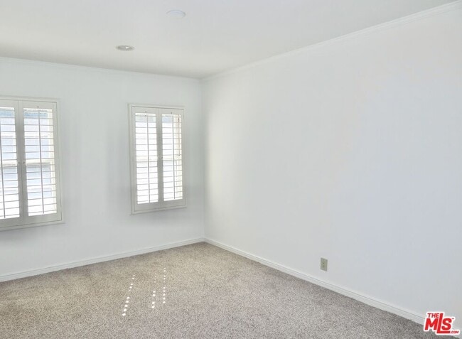 Building Photo - 210 S Spalding Dr