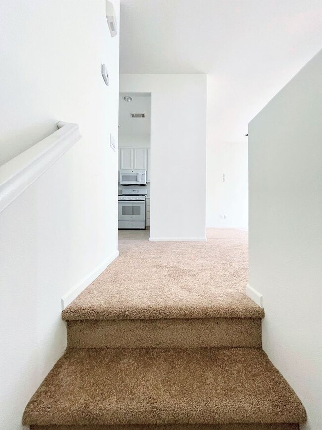 Building Photo - Beautiful Townhome in Rancho Carrillo!