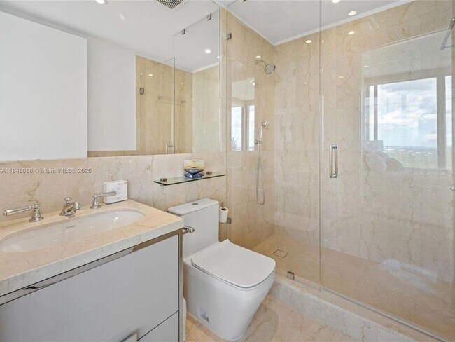 Building Photo - 15701 Collins Ave