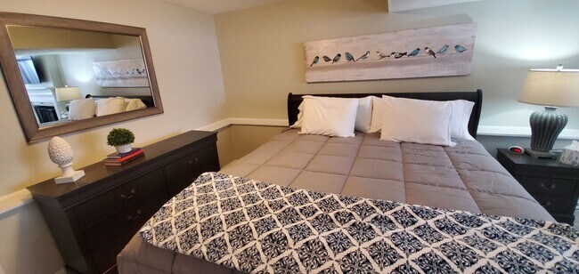 Building Photo - Fully Furnished Luxury Rental