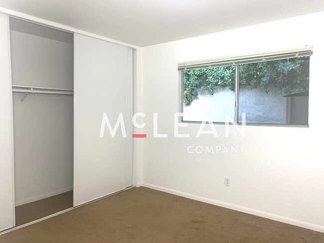 Building Photo - Pet Friendly Palm Desert Home