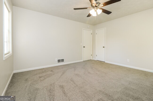 Building Photo - 2255 Kings Forest Dr SE