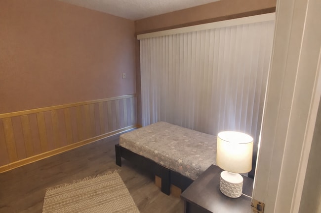 Building Photo - 2 Bedroom Condo