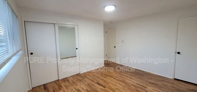 Building Photo - 920 S 68th St