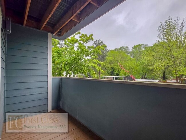 Building Photo - 17140 SW Heritage Ct