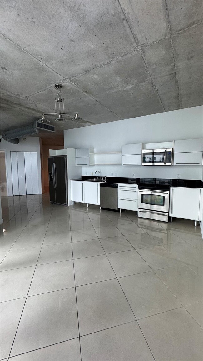 Building Photo - 690 SW 1st Ct