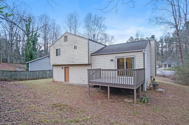 Building Photo - 3 Bedroom 2 Bathroom House