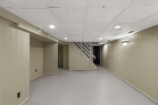 Building Photo - MOVE IN READY! Passed Occupancy!!! Move in BEFORE the holidays! Refrigerator included.