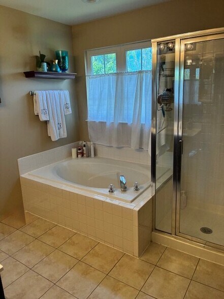 Building Photo - 742 Huffine Manor Cir