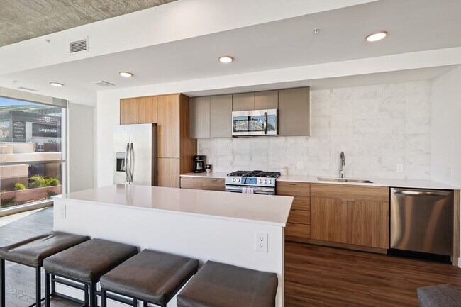 Building Photo - 222 E Jefferson St