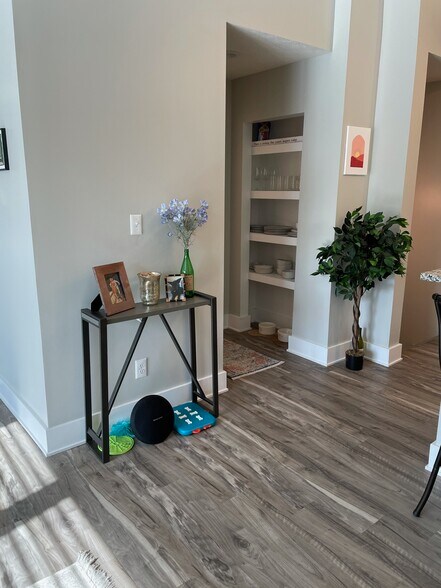 Building Photo - 2334 N Delaware St