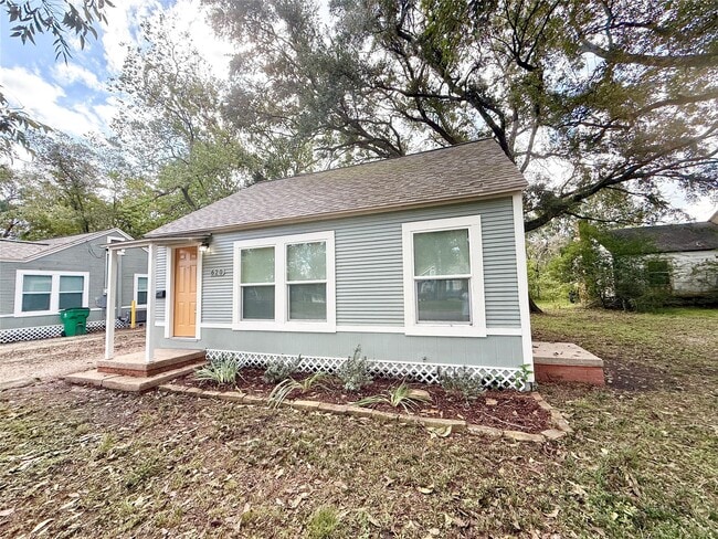 Building Photo - 620 E Magnolia St