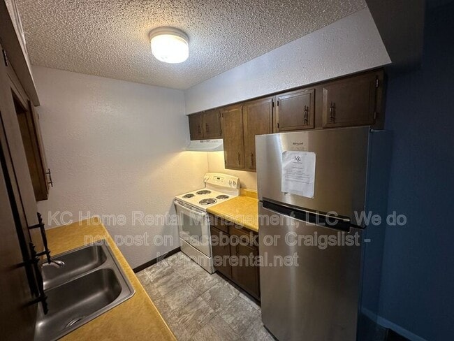 Building Photo - 812 E Walnut St