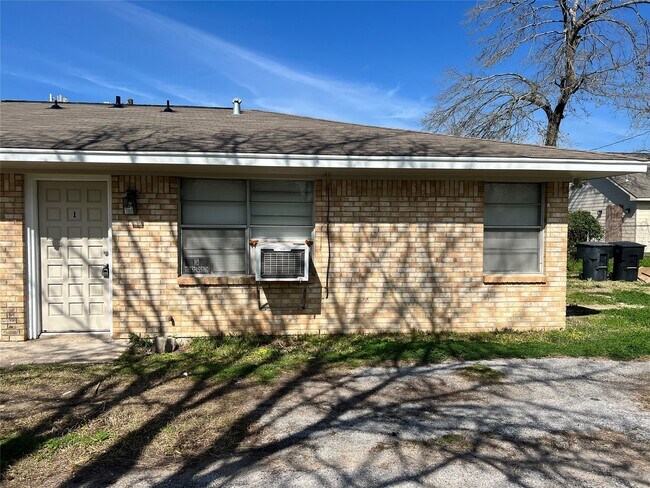 Building Photo - 8713 Peachtree St