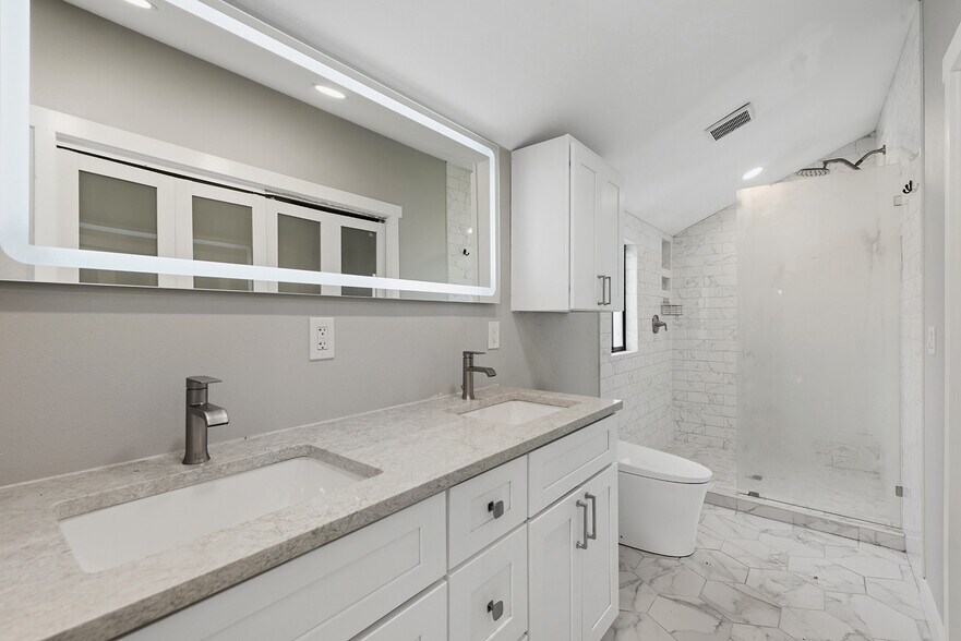 Building Photo - 8717 16th Ave SW