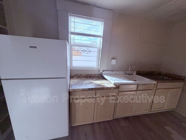 Building Photo - 234 E 32nd St