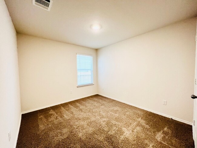 Building Photo - Modern 1-Story Home with Open Floor Plan & Spacious Backyard