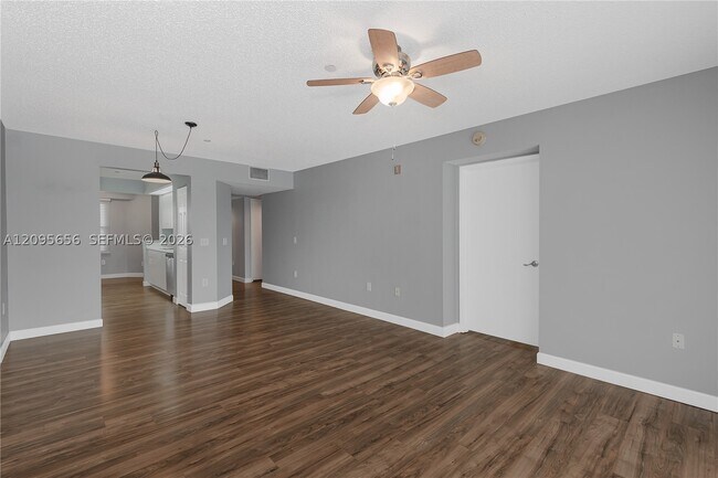Building Photo - 550 SW 138th Ave