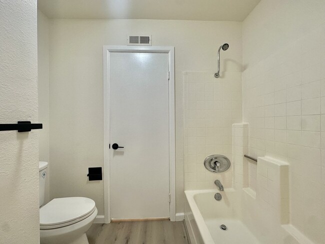 Building Photo - Indulge in coastal living in this beautifu...