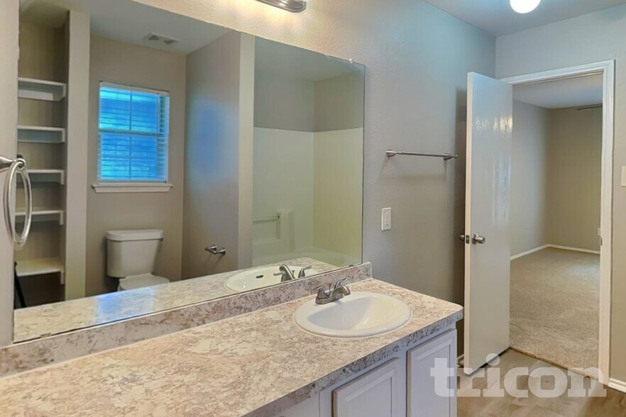 Building Photo - 1320 Cleardale Dr