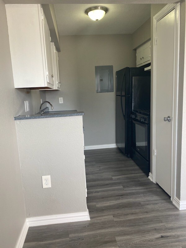 Kitchen - 724 Ann Ave