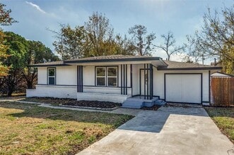 Building Photo - 901 Woodleigh Dr