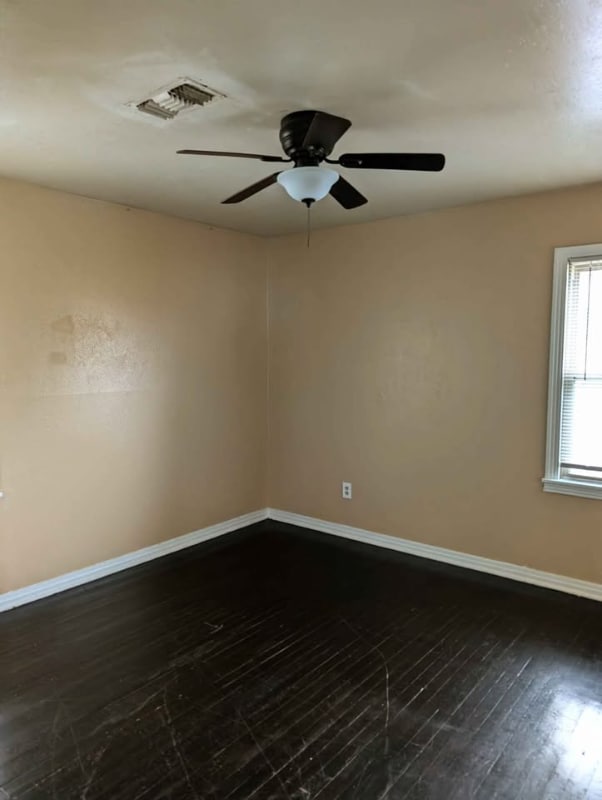 Building Photo - 717 Mickan St