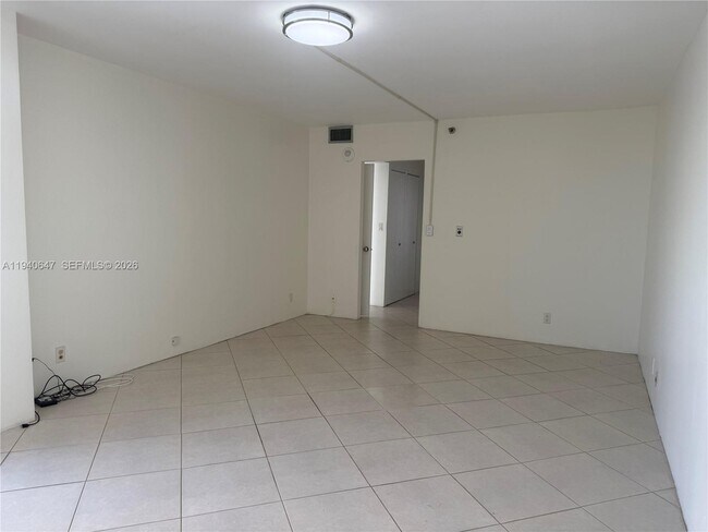 Building Photo - 20355 NE 34th Ct