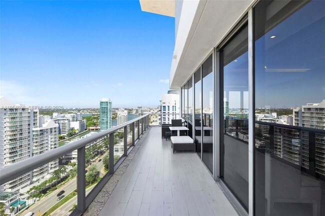 Building Photo - 5875 Collins Ave
