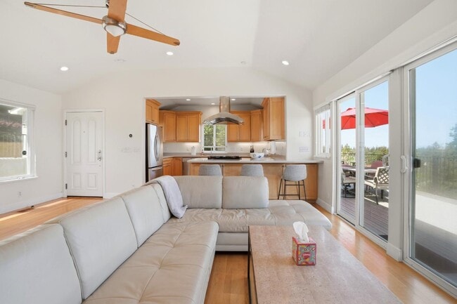 Building Photo - 531 Upland Rd