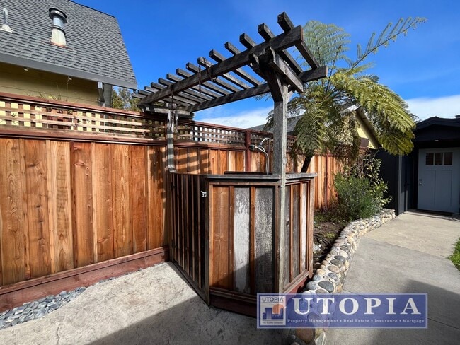 Building Photo - Brand New, Cozy Studio right near West Cliff Utilities Included!!