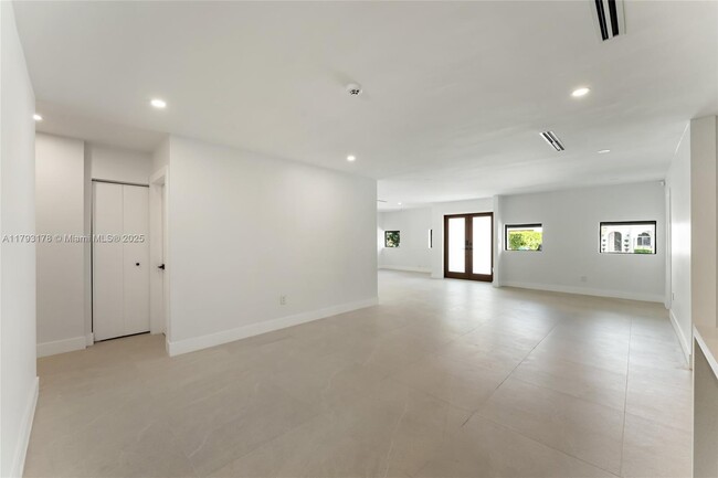 Building Photo - 5736 SW 35th St