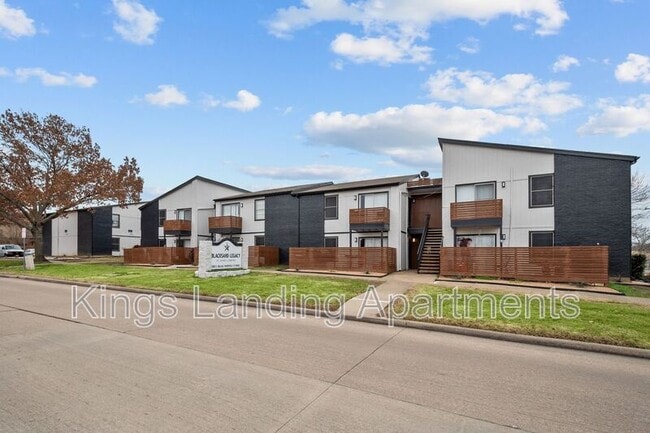 Building Photo - 306 Kings Way Dr