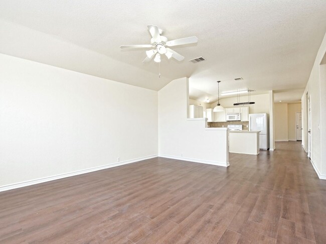 Building Photo - Beautiful 4 Bedroom / 2 Bath Home in Eagle...