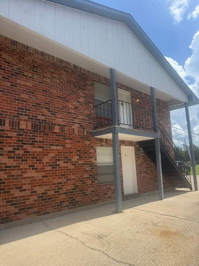 Building Photo - 1150 Shilo Ave