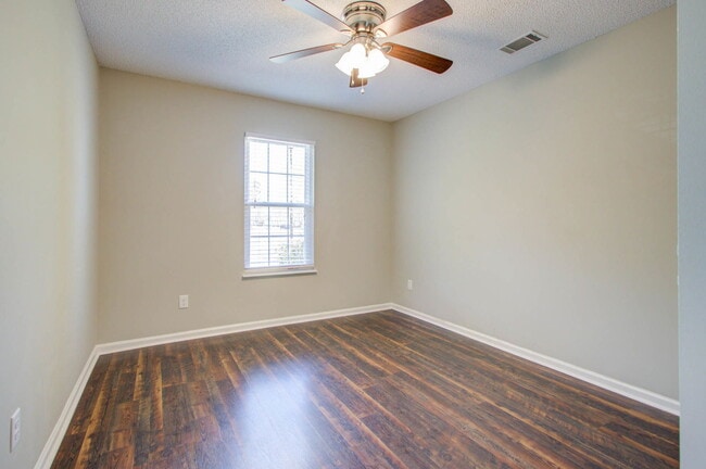 Building Photo - 156 Pecan Grove Ave