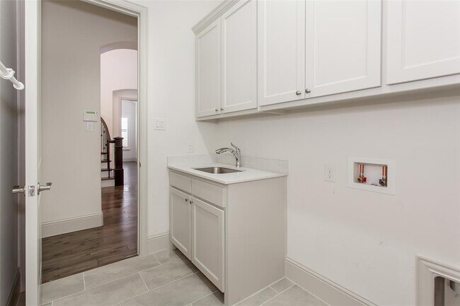 Building Photo - 2006 Pear Tree Dr