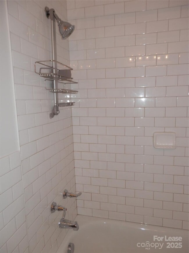 Building Photo - 1332 Edgewater Dr