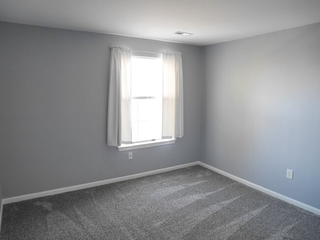 Building Photo - Roomy Two Bedroom Condo- Glen Burnie, MD