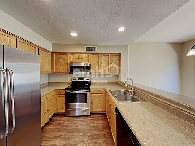 Building Photo - 10008 E Capri Ave