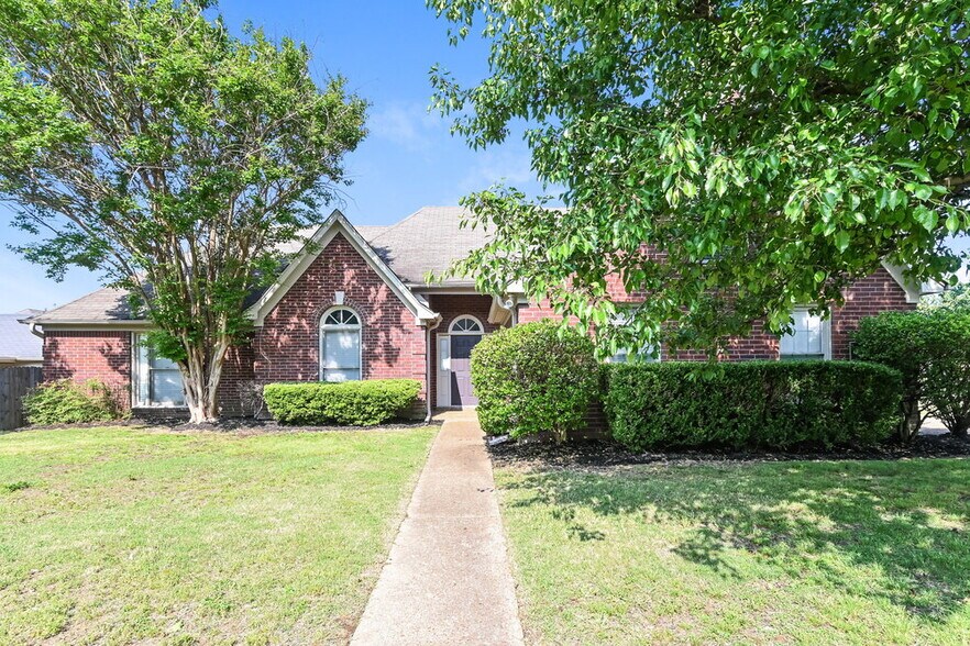 Primary Photo - 2055 Bohemia Cove