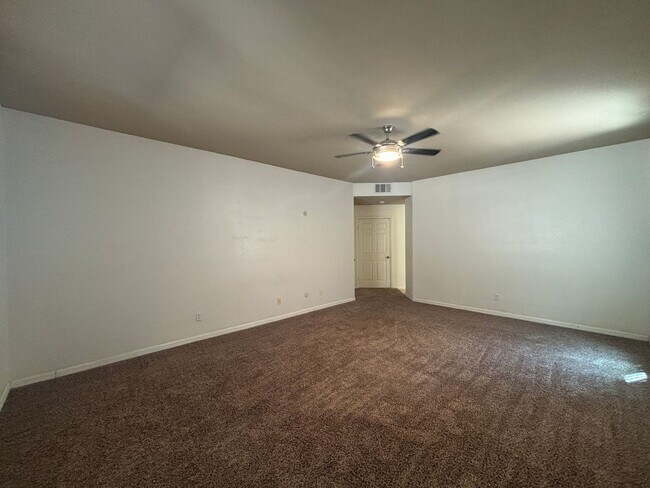 Building Photo - 44321 Sunmist Ct