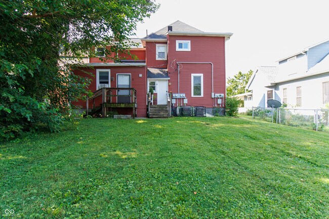 Building Photo - 1546 E 10th St