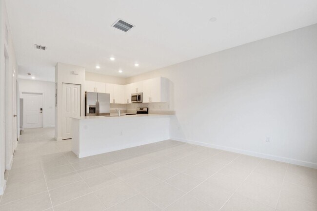 Building Photo - Modern 3-Bedroom Townhome with Private Backyard in Homestead