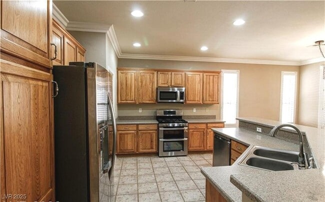 Building Photo - 10488 Riva De Fiore Ave