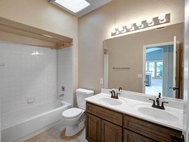 Building Photo - 3 bd 2 bth 2120 sq ft in stonehaven in sco...