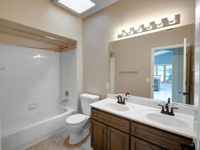 Building Photo - 3 bd 2 bth 2120 sq ft in stonehaven in scottdale